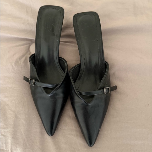 Shoes - Black kitten heels